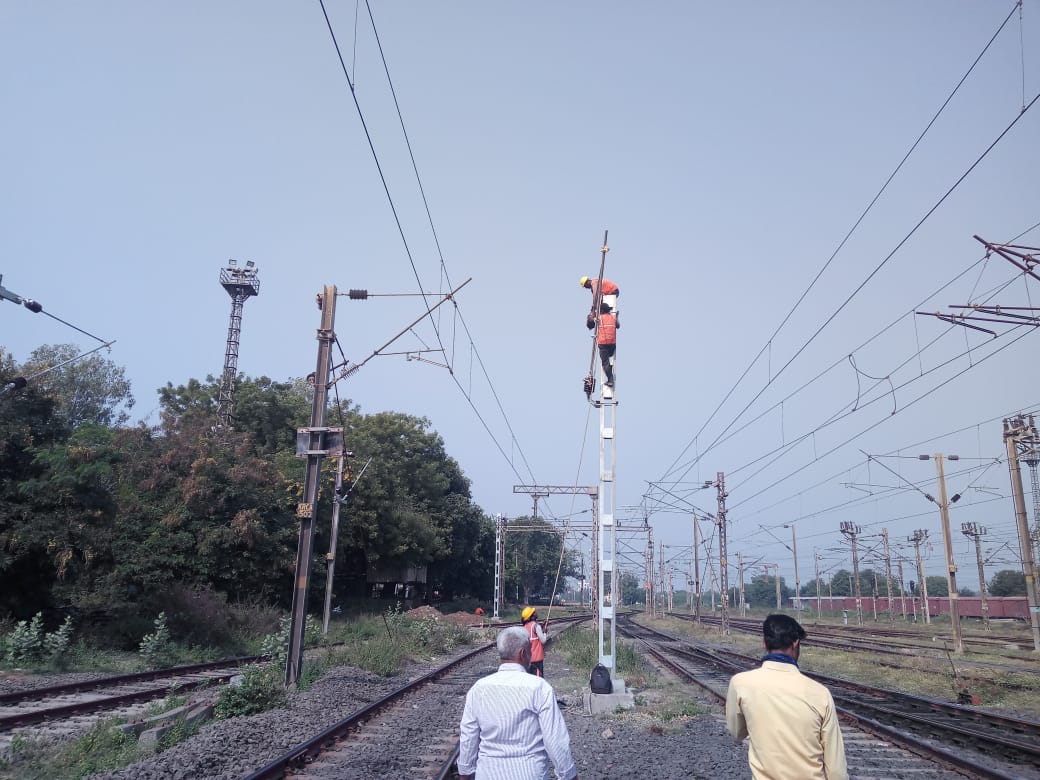 મુંબઈ-અમદાવાદ હાઈ સ્પીડ રેલ કોરિડોર માટે સુરત HSR સ્ટેશન નજીક નિર્માણ કાર્ય પ્રગતિમાં છે।